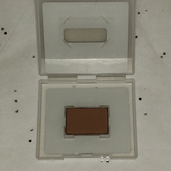 HAZELNUT Mineral Eyeshadow by Mary Kay - Picture 5 of 10